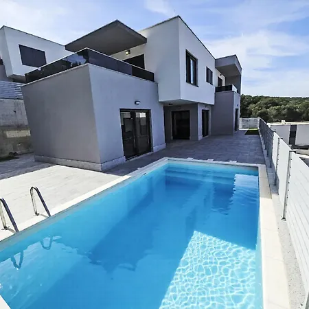 Aloa I By Interhome *